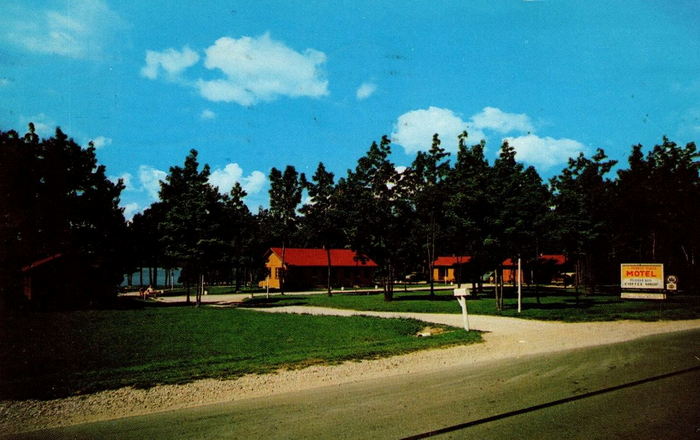 Parker House Motel & Restaurant - Vintage Postcard (newer photo)